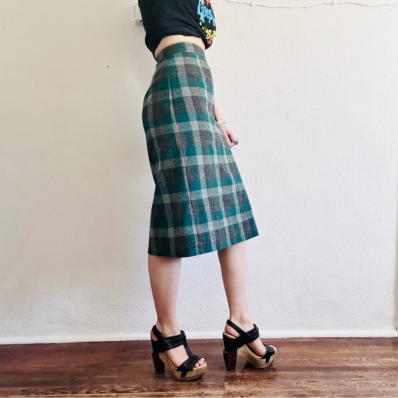 60s VTG Green Plaid Wool High Waisted Schoolgirl Sheath Midi Pencil Skirt - Picture 3 of 10
